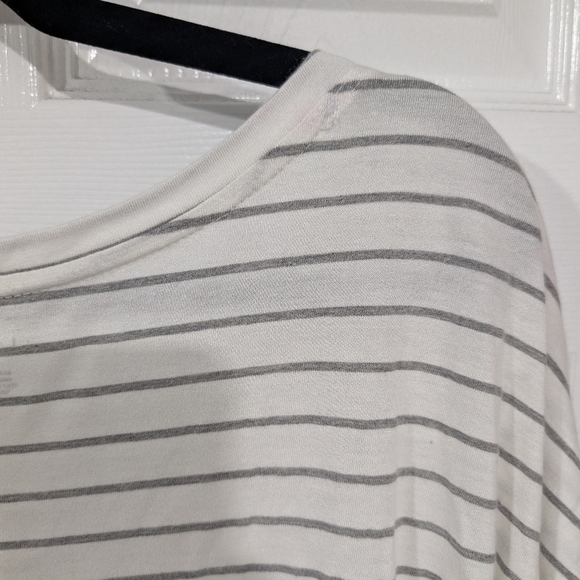 NWT Lane Bryant White & Gray Striped Short Sleeve Tee in Size 18/20 (2X) - Picture 10 of 10